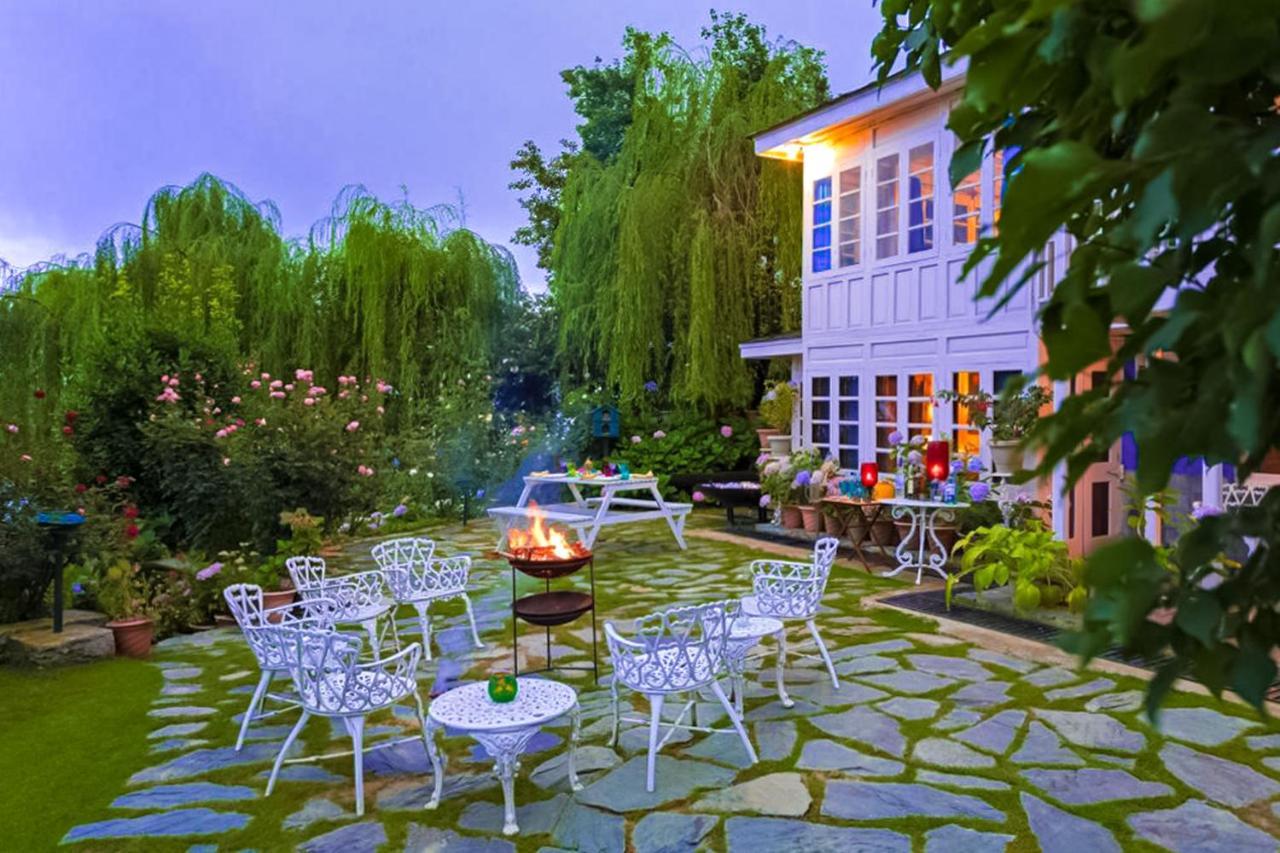 StayVista at Violet Hill Shimla Exteriör bild